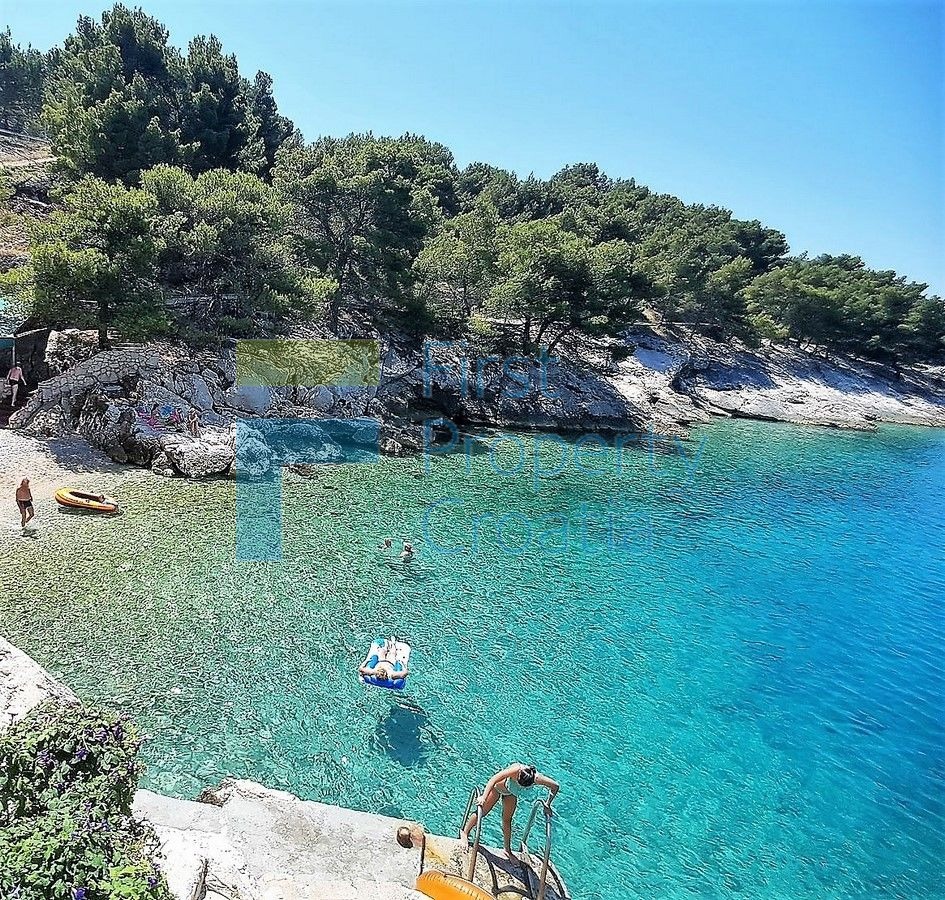 SI1421 - Apartmanska kuća samo 50m od mora, Primošten, na prodaju