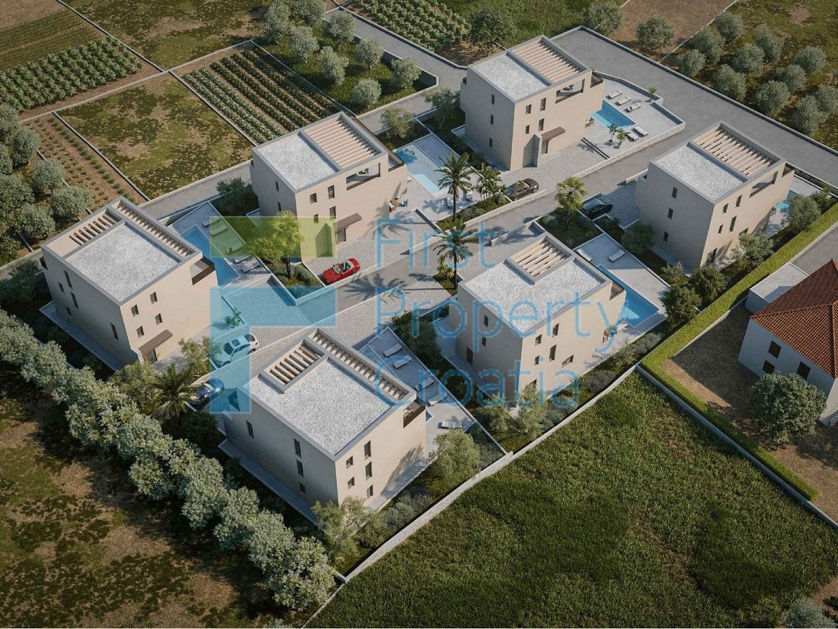 TG1662 - Zemljište s građevinski projektom, Trogir, na prodaju