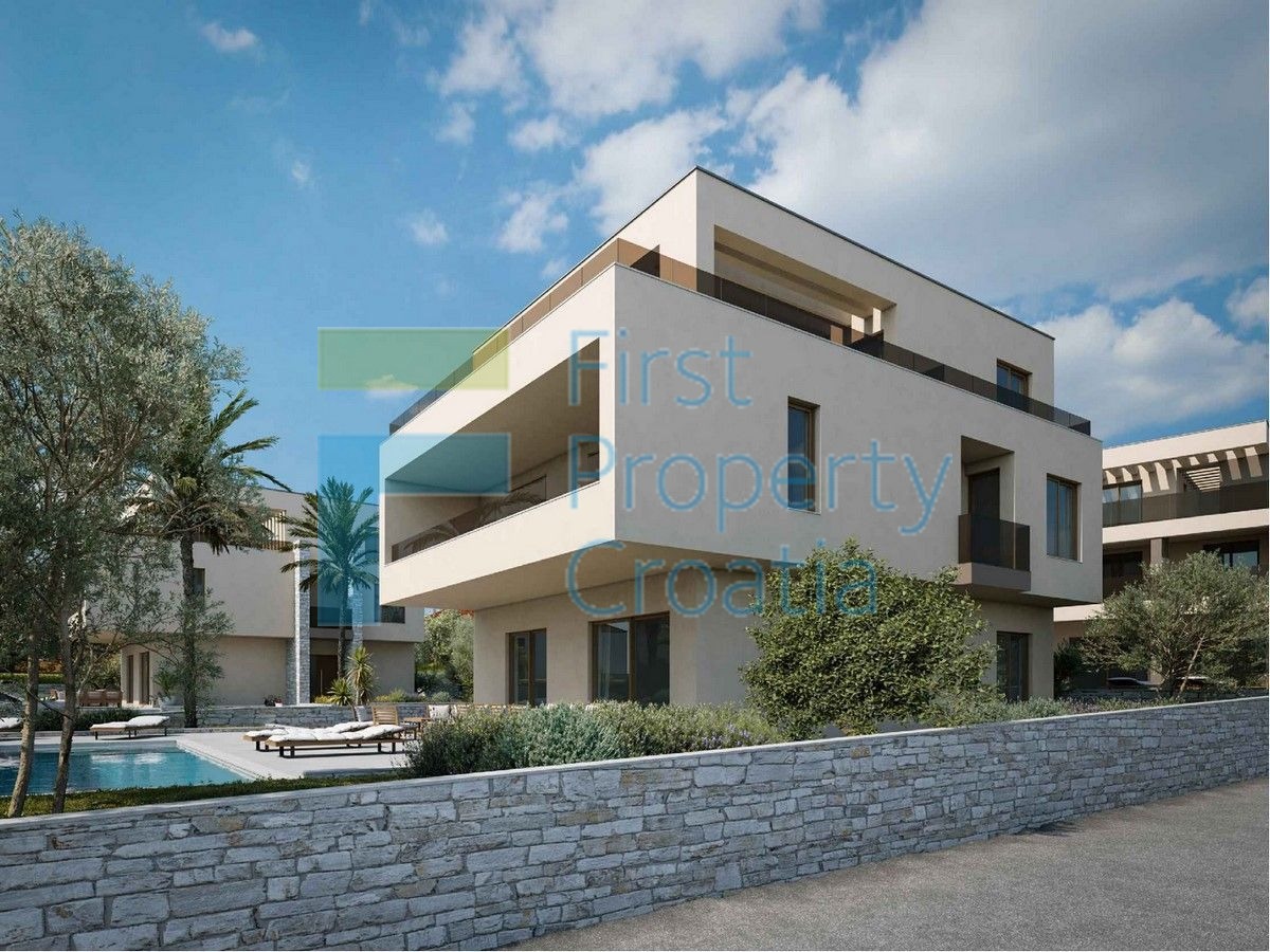 TG1662 - Zemljište s građevinski projektom, Trogir, na prodaju