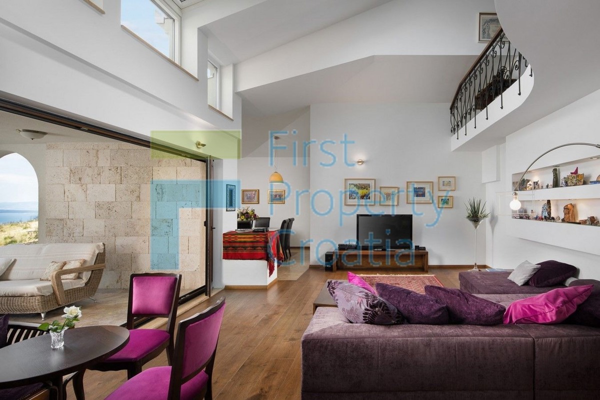 TG1560 - Imanje na velikoj parceli, okolica Trogira, na prodaju