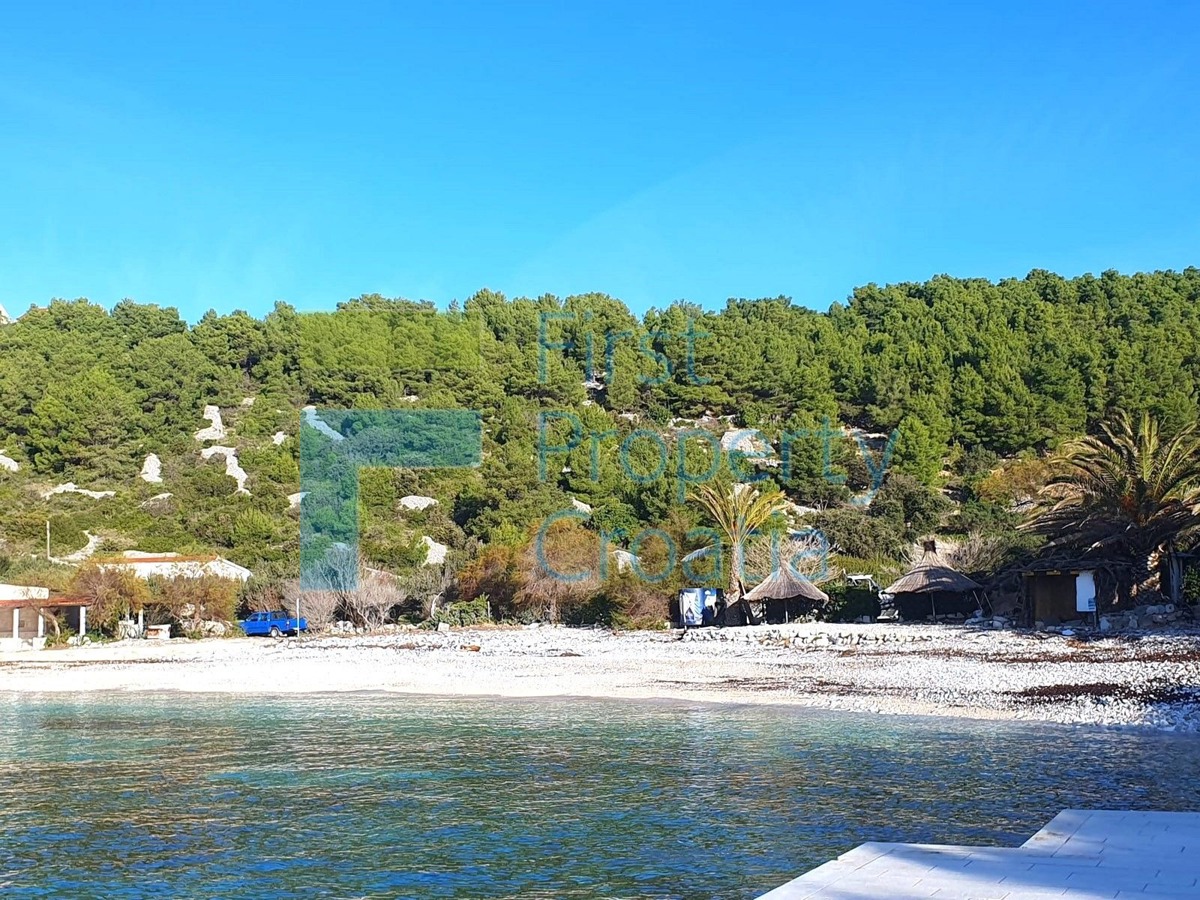 HV1685 - Veliko građevinsko zemljište iznad plaže, Hvar, na prodaju