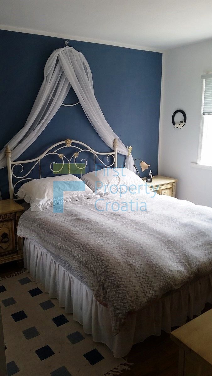 BR1074 - Kuća u blizini mora na vrlo velikoj parceli, Brač, na prodaju