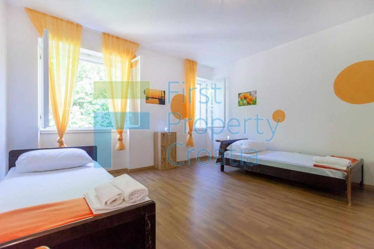 BR1653 - Kuća na velikoj parceli na odličnoj lokaciji, Brač, prodaja