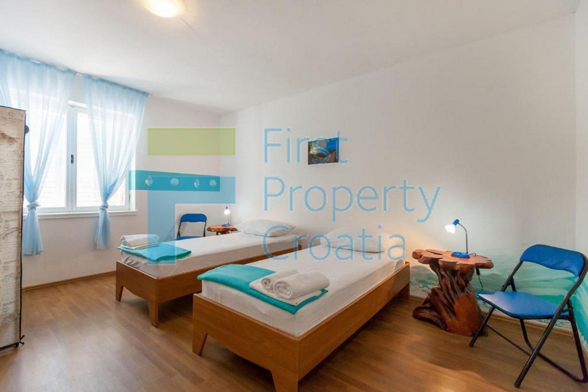 BR1653 - Kuća na velikoj parceli na odličnoj lokaciji, Brač, prodaja