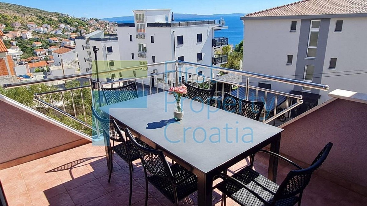 TG1716 - Trosobni apartman u blizini plaže, Čiovo, na prodaju
