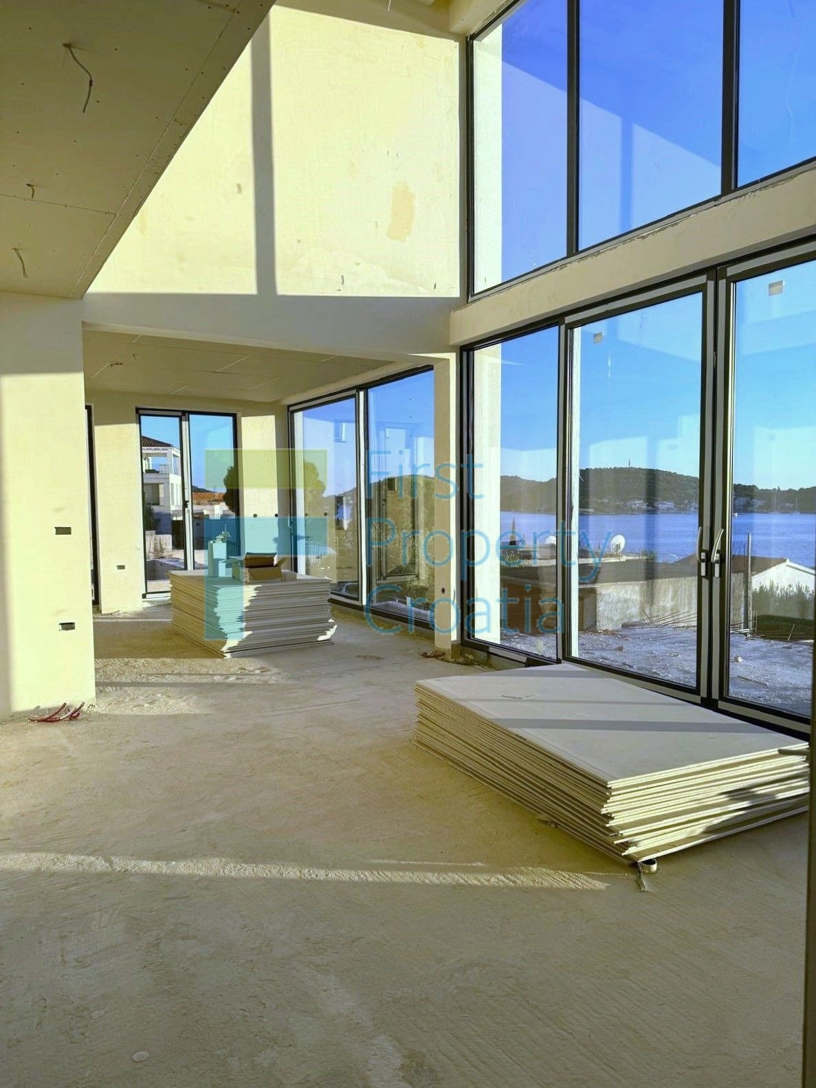 RG1728 - Vile s panoramskim pogledom, okolica Rogoznice, na prodaju