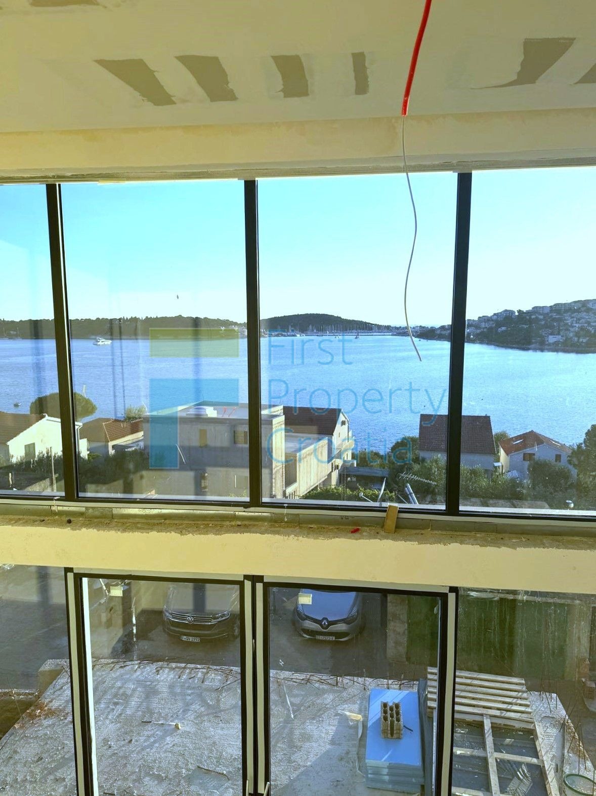 RG1728 - Vile s panoramskim pogledom, okolica Rogoznice, na prodaju