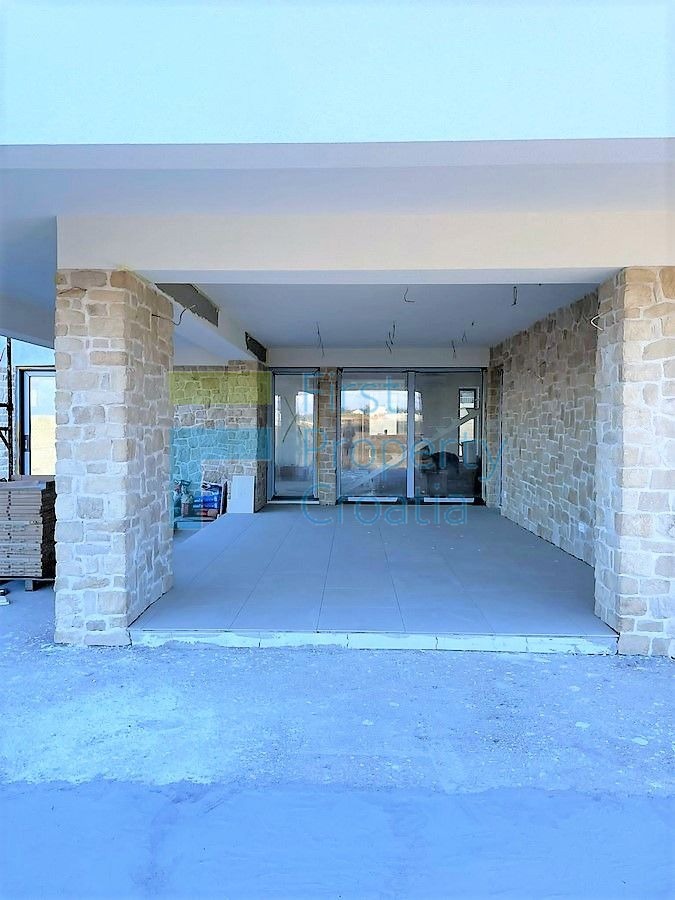 ZD1604 - Vila u blizini mora, u mjestu blizu Zadra, na prodaju