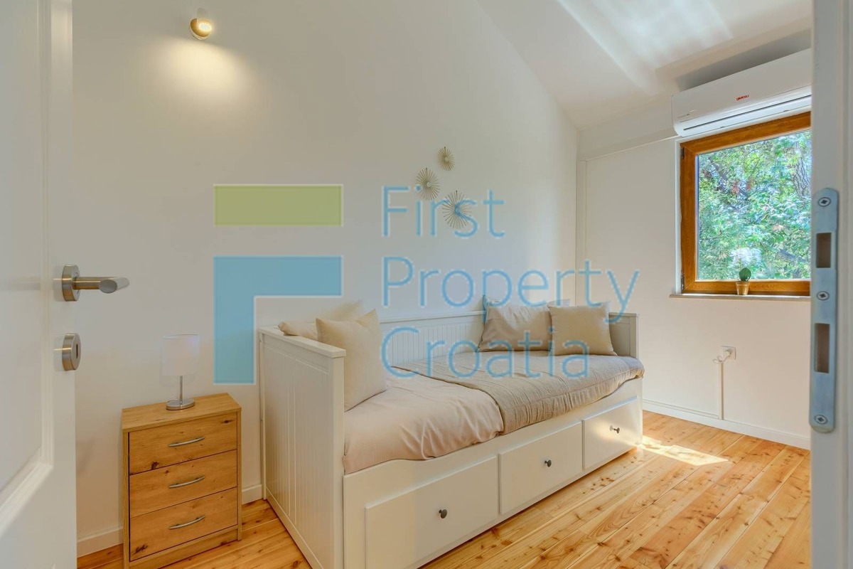 BR1661 - Kuća u malom selu s autentičnim ugođajem, Brač, na prodaju