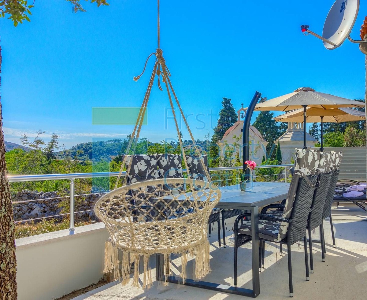 BR1661 - Kuća u malom selu s autentičnim ugođajem, Brač, na prodaju