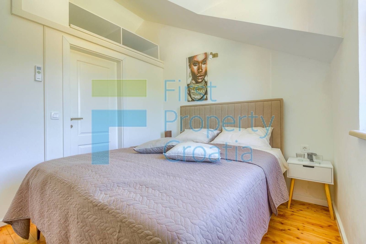 BR1661 - Kuća u malom selu s autentičnim ugođajem, Brač, na prodaju