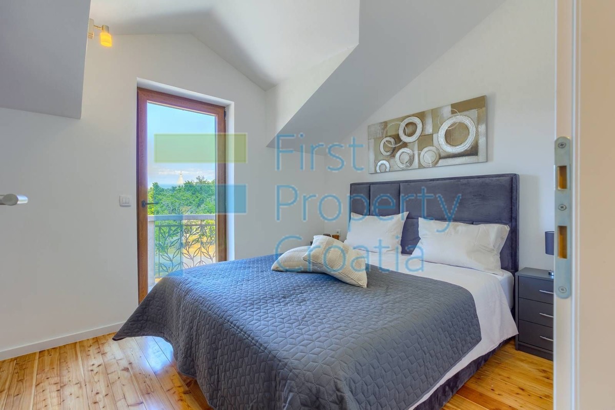 BR1661 - Kuća u malom selu s autentičnim ugođajem, Brač, na prodaju