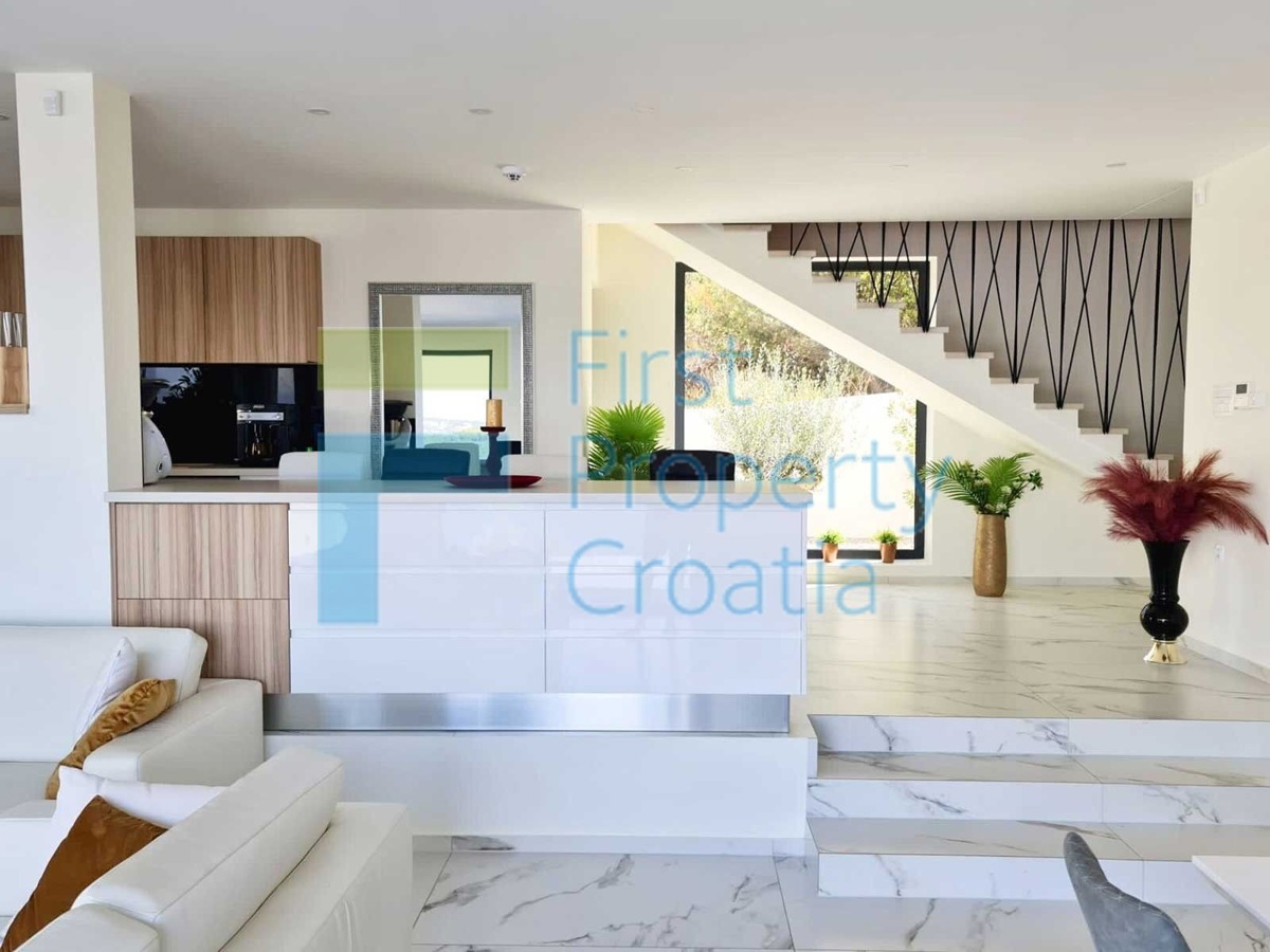 RG1580 - Luksuzne vile s pogledom, okolica Rogoznice, na prodaju