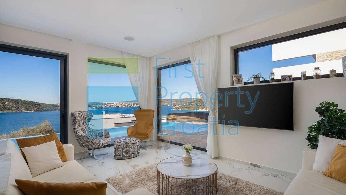 RG1580 - Luksuzne vile s pogledom, okolica Rogoznice, na prodaju