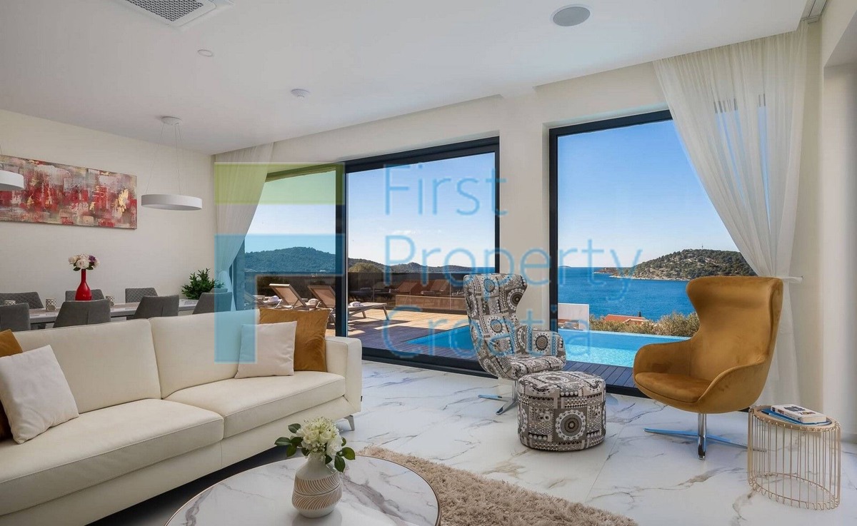 RG1580 - Luksuzne vile s pogledom, okolica Rogoznice, na prodaju