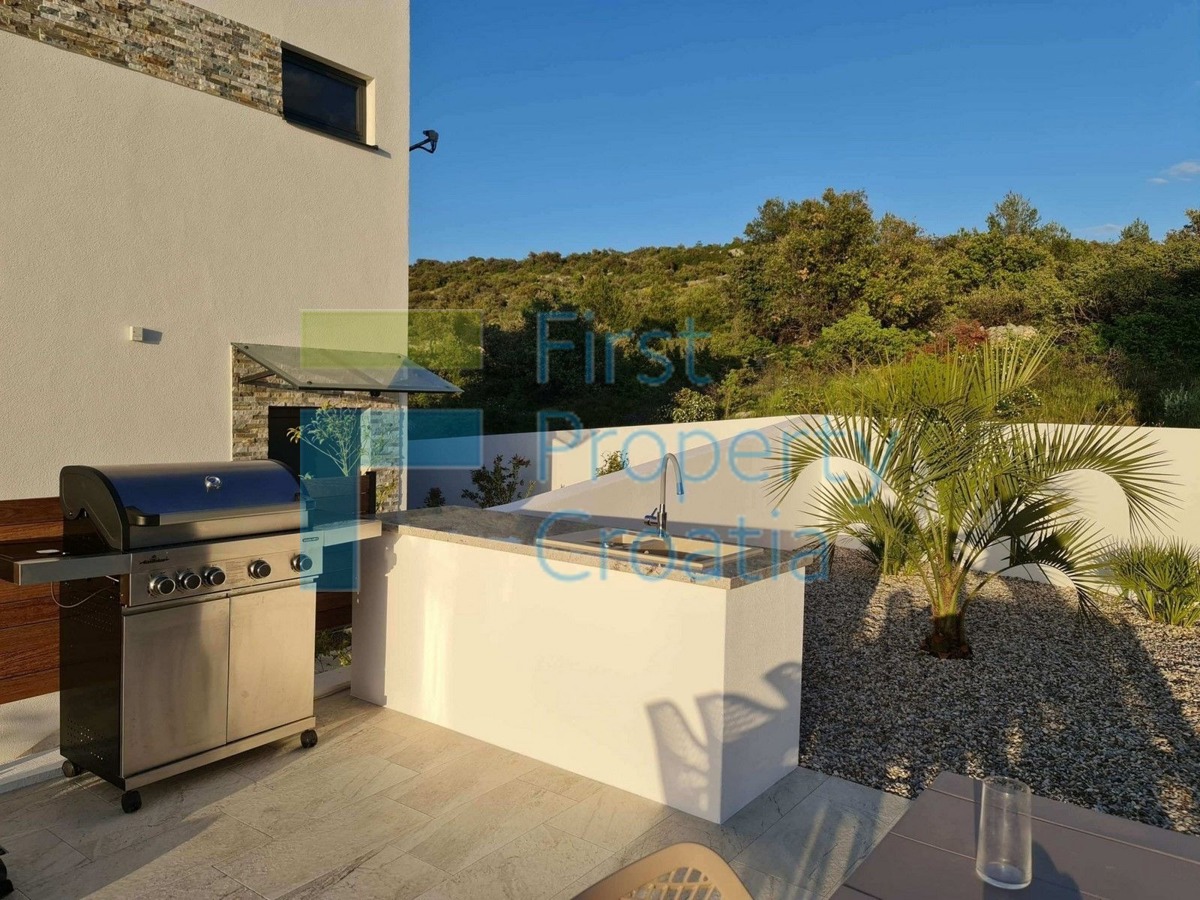 RG1580 - Luksuzne vile s pogledom, okolica Rogoznice, na prodaju