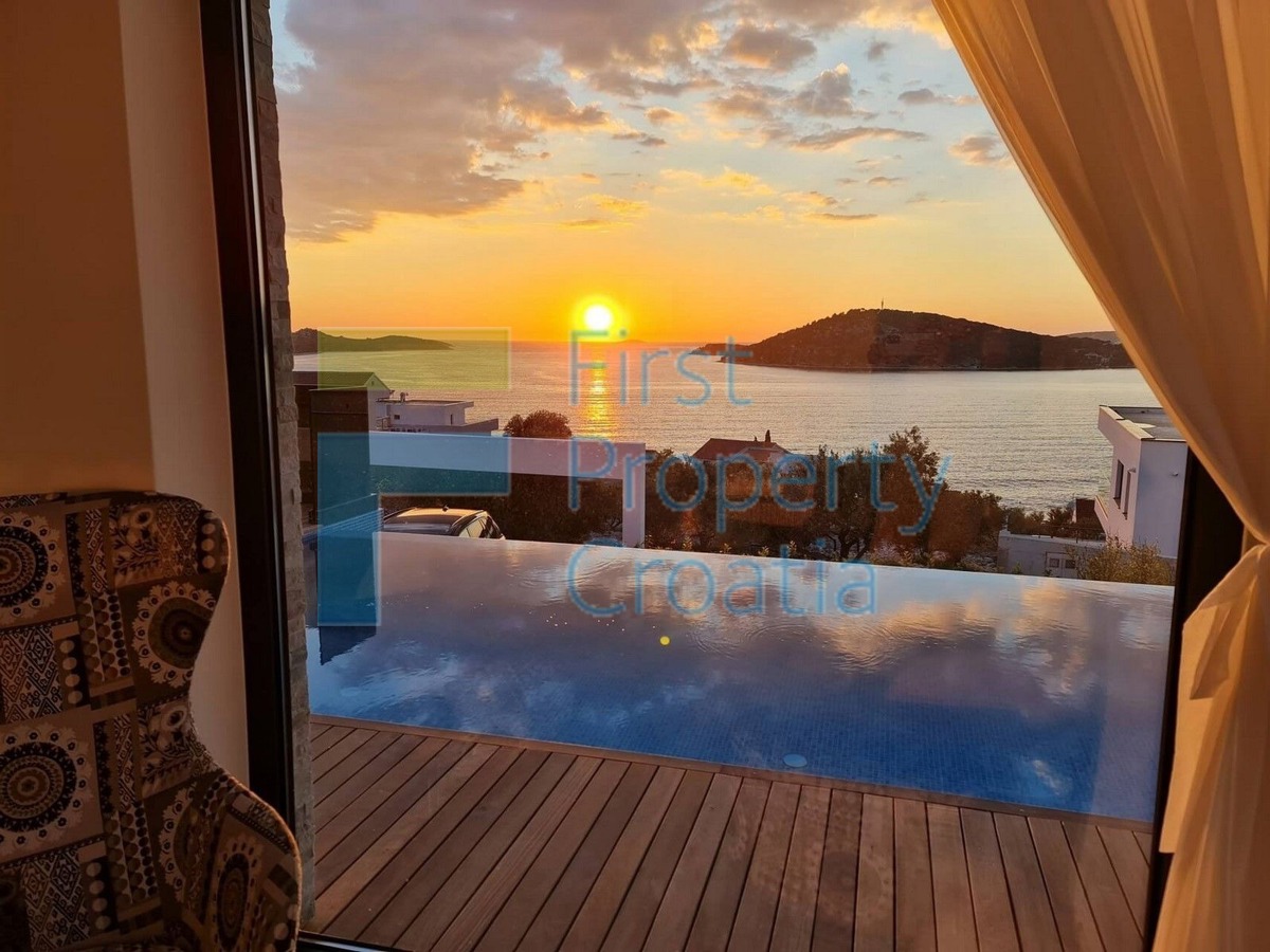 RG1580 - Luksuzne vile s pogledom, okolica Rogoznice, na prodaju