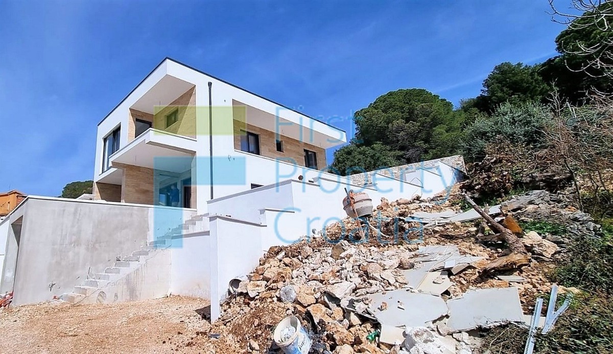 TG1579 - Prostrana vila s lijepim pogledom na more, Čiovo, na prodaju