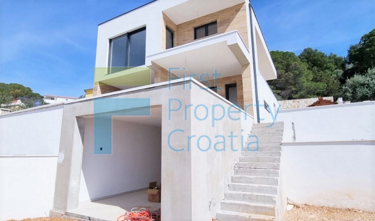 TG1579 - Prostrana vila s lijepim pogledom na more, Čiovo, na prodaju