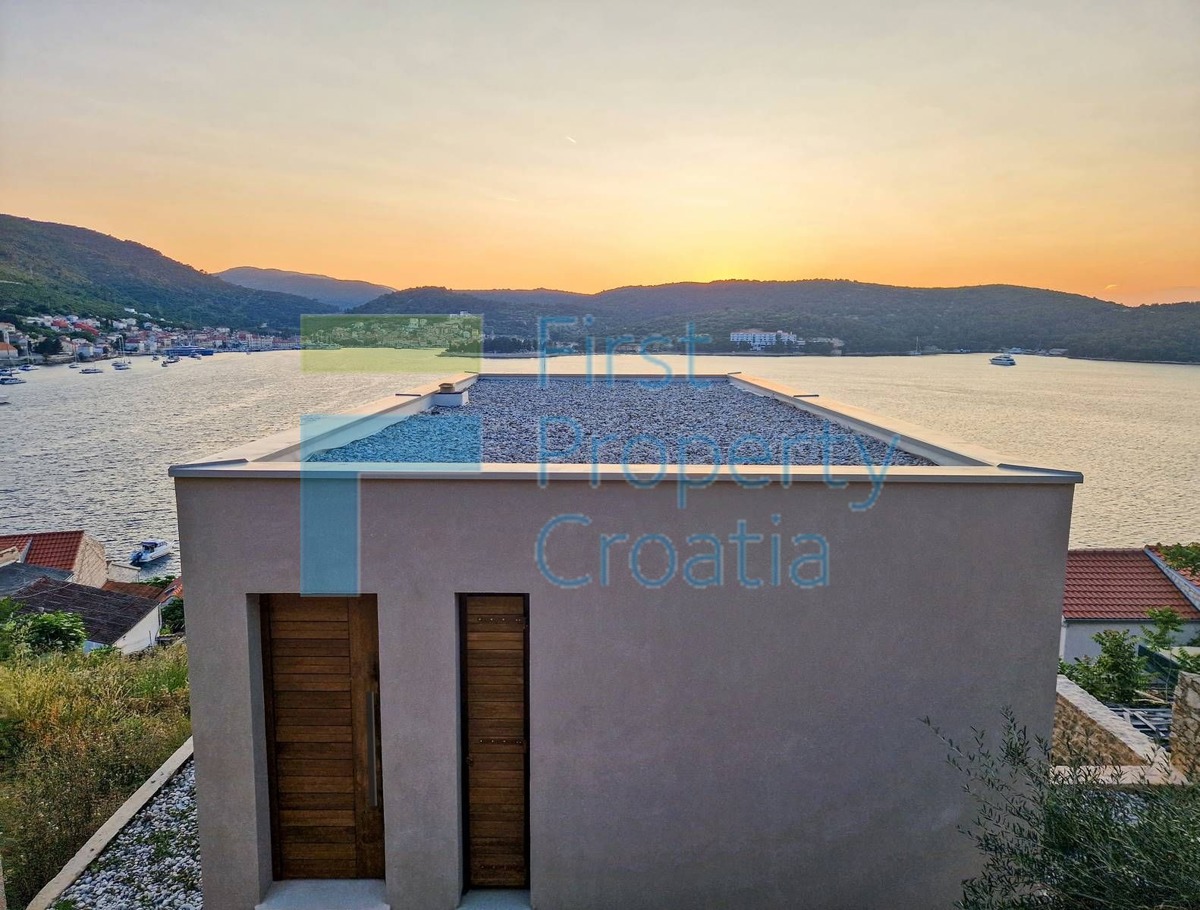 VS1643 – Moderna vila smještena samo 60m od mora, Vis, na prodaju
