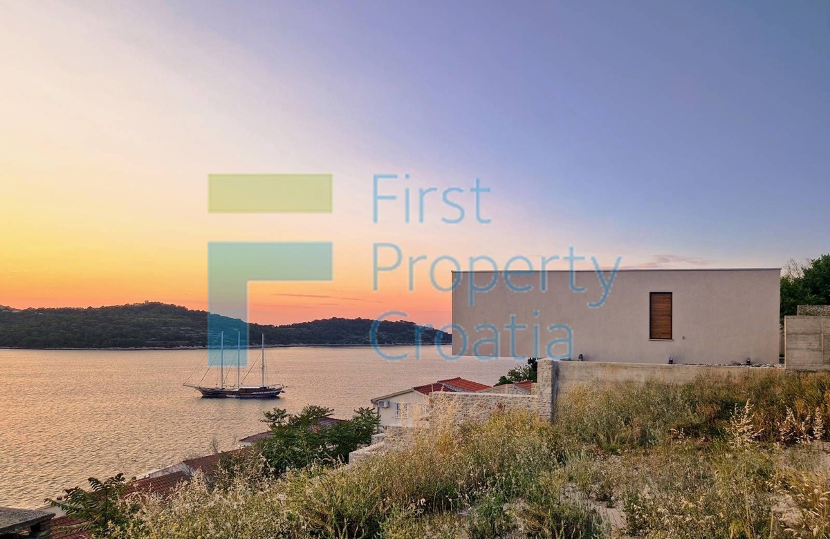 VS1643 – Moderna vila smještena samo 60m od mora, Vis, na prodaju