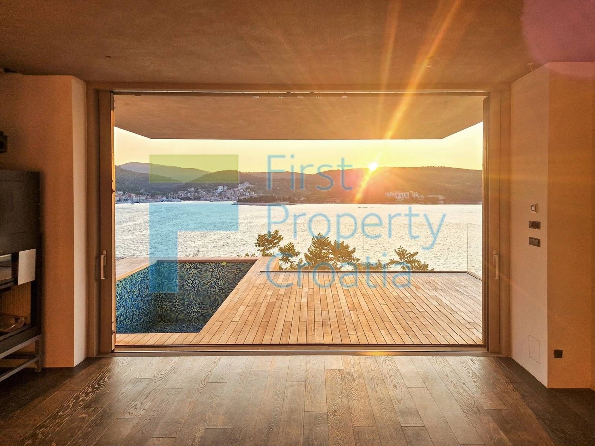 VS1643 – Moderna vila smještena samo 60m od mora, Vis, na prodaju