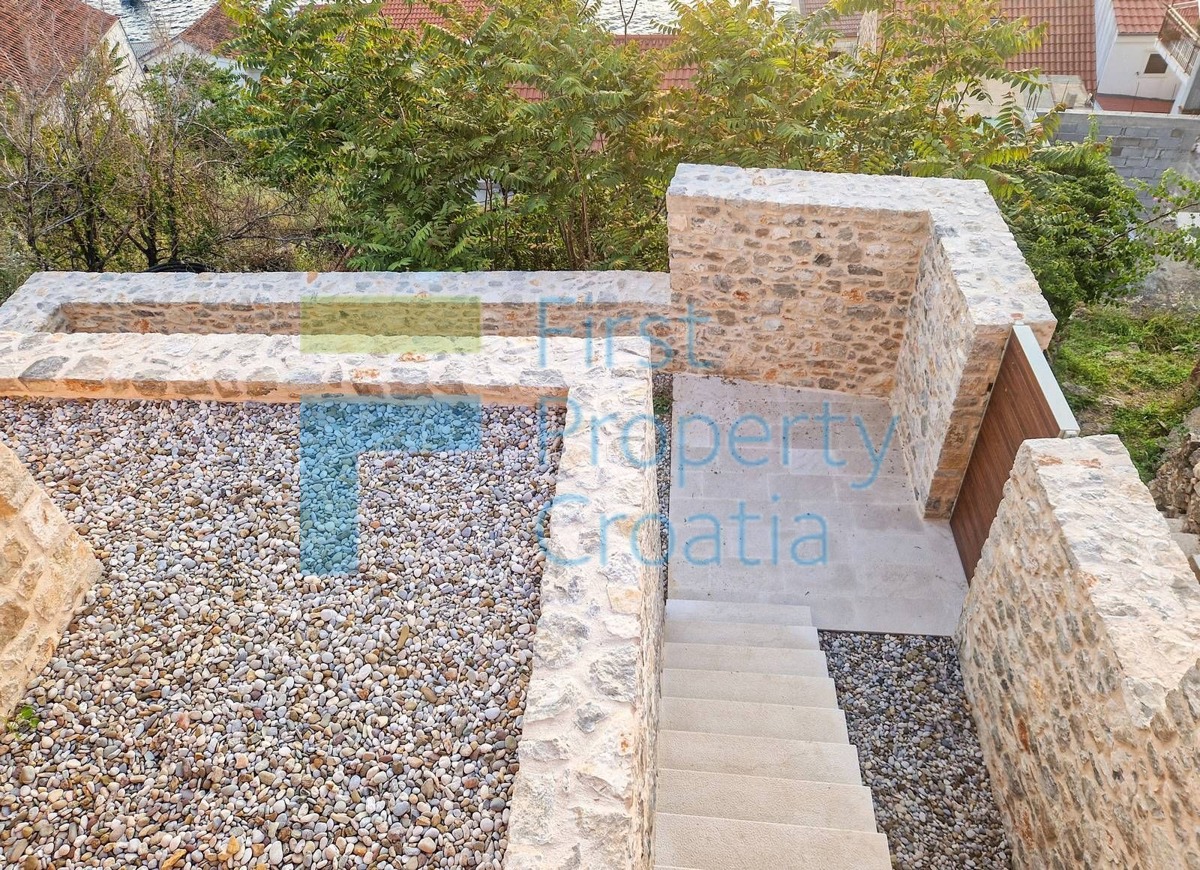 VS1643 – Moderna vila smještena samo 60m od mora, Vis, na prodaju