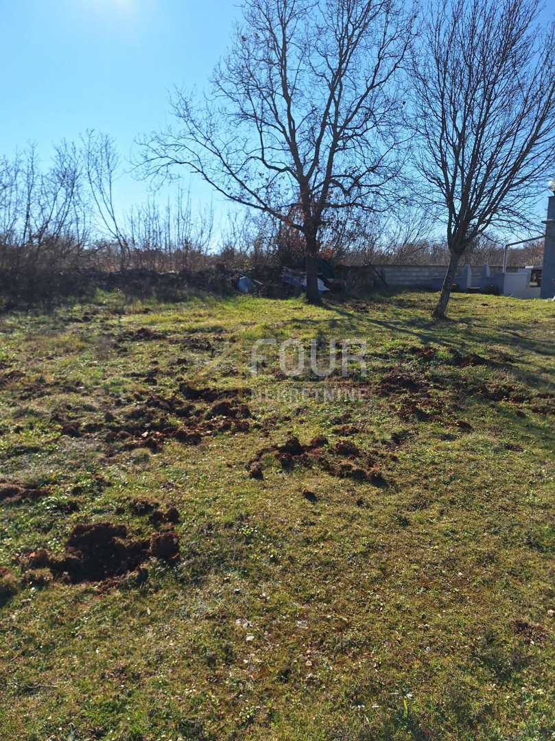 Zemljišče Marčana, 650m2