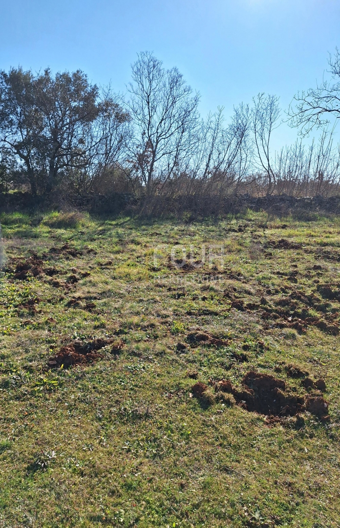 Zemljišče Marčana, 650m2