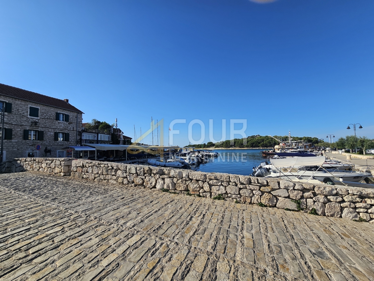 Hiša Tribunj, 240m2