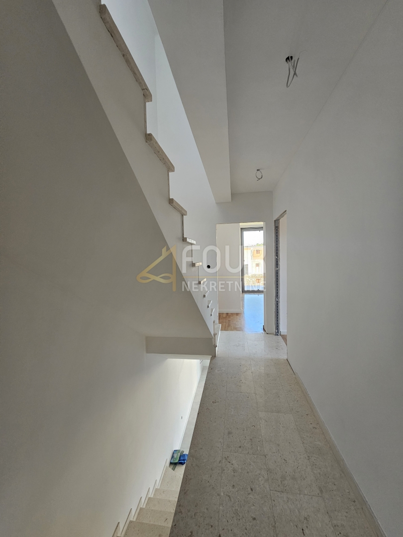 Hiša Tribunj, 240m2