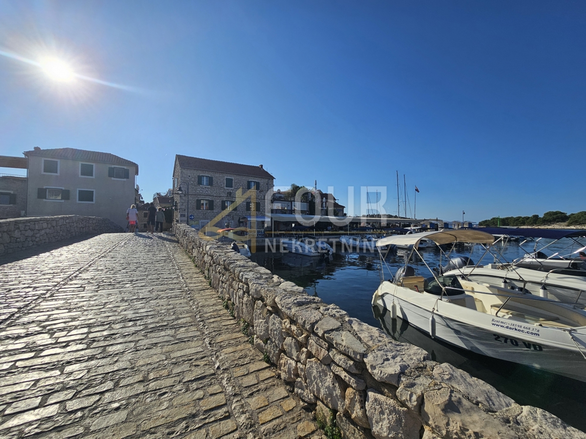 Hiša Tribunj, 240m2