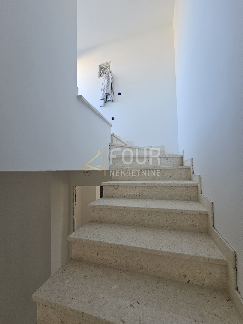 Hiša Tribunj, 240m2