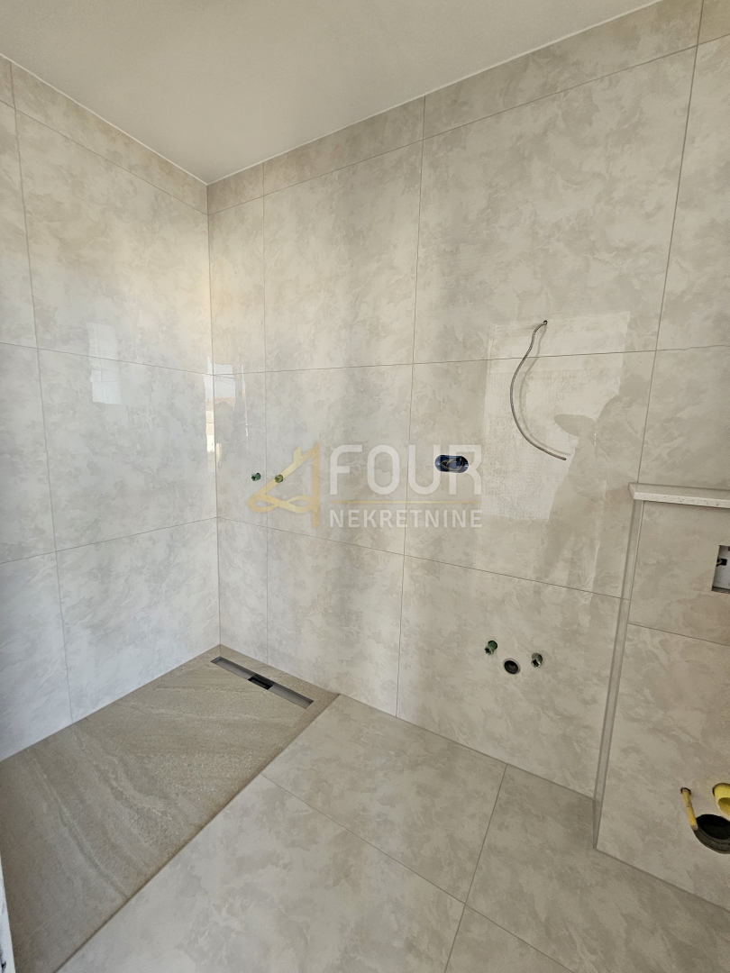 Hiša Tribunj, 240m2