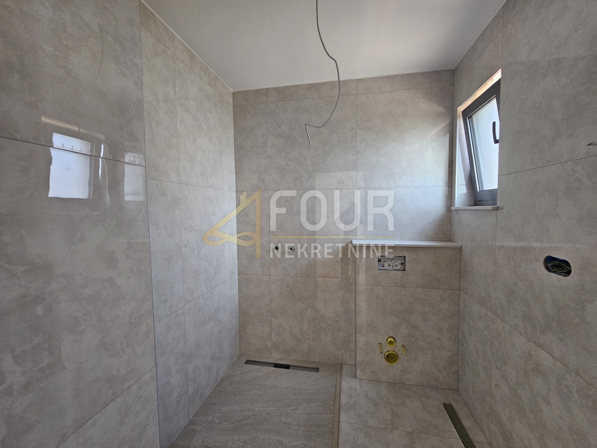 Hiša Tribunj, 240m2