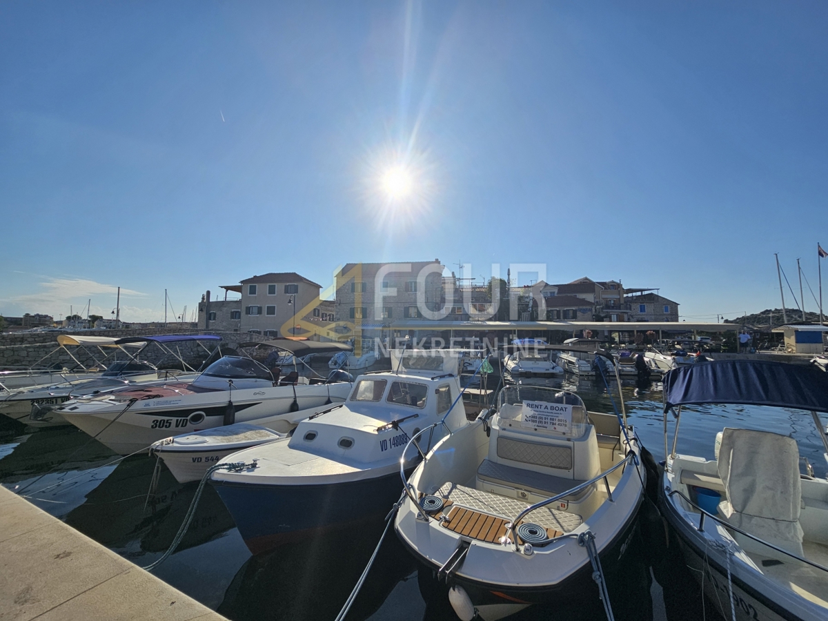 Hiša Tribunj, 240m2