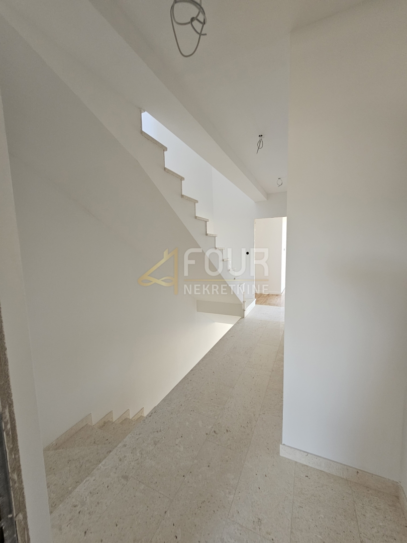 Hiša Tribunj, 240m2