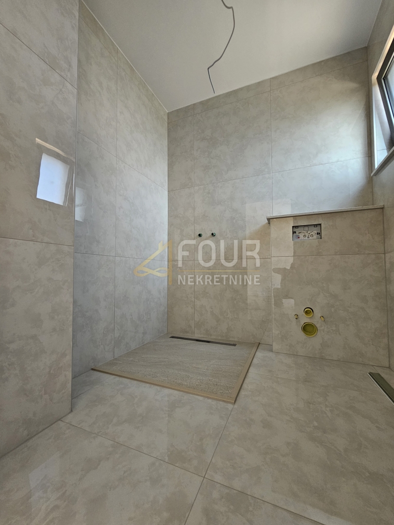 Hiša Tribunj, 240m2