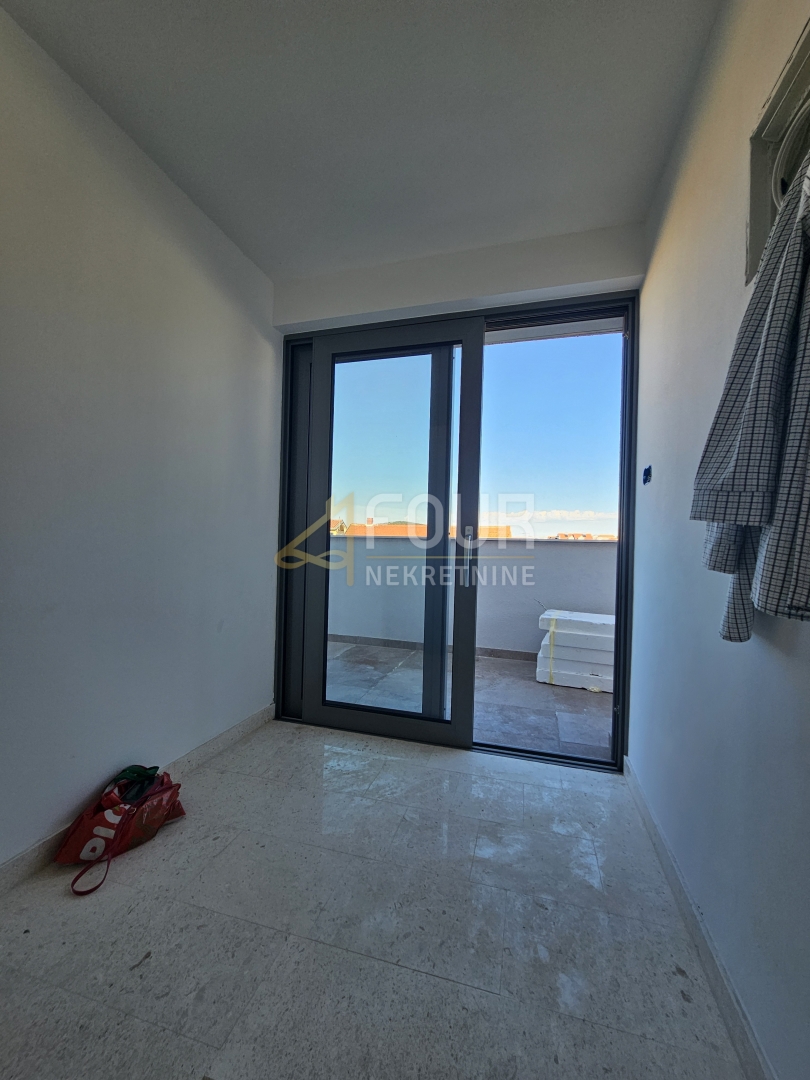 Hiša Tribunj, 240m2