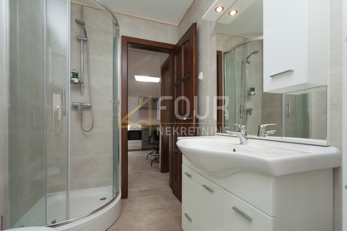 Istra, Rovinj, 1s+db, 43m2, pogled na morje