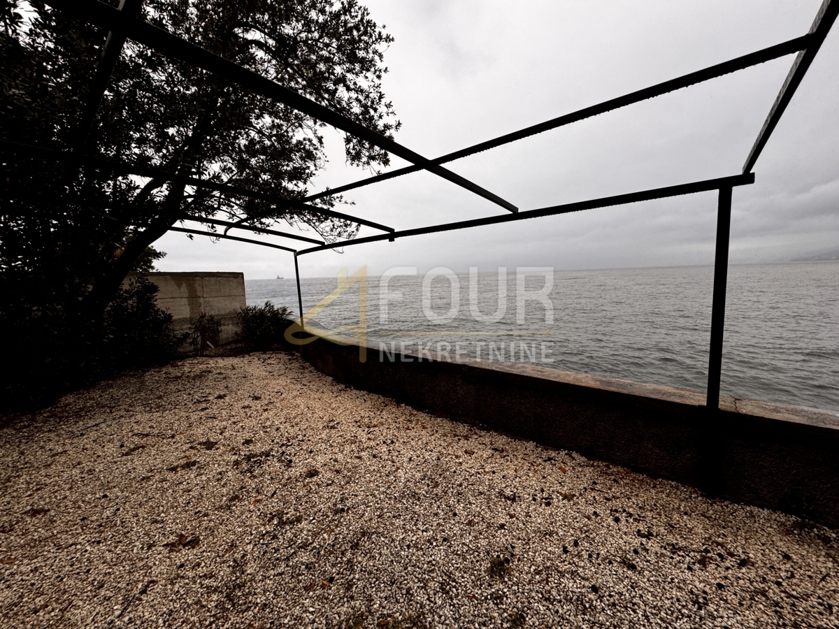 Reka, Kantrida, 3s+db in garsonjera, 1. vrsta do morja