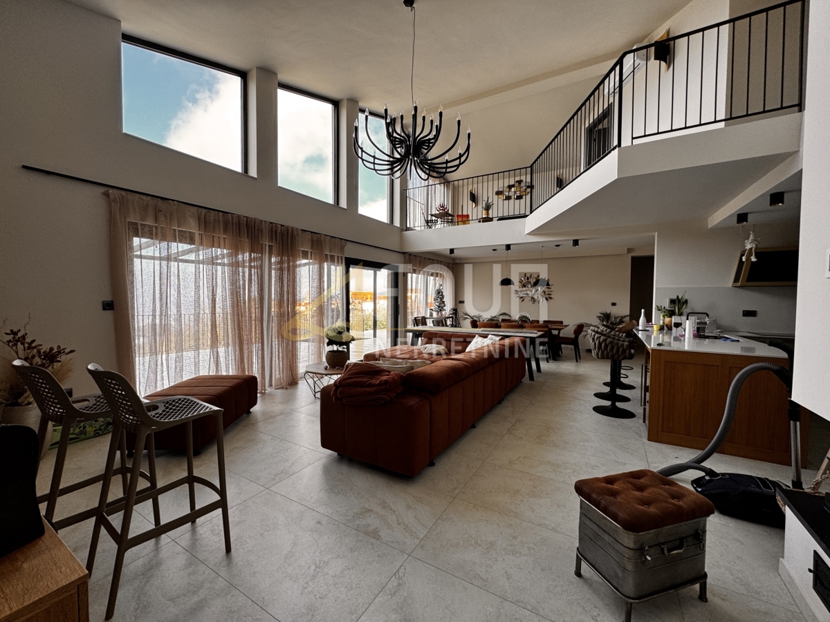 Istra, Pazin - okolica, samostojna hiša z bazenom