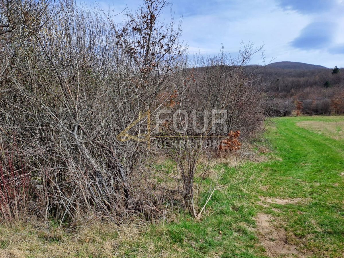 Zemljišče Sinac, Otočac, 1.971m2