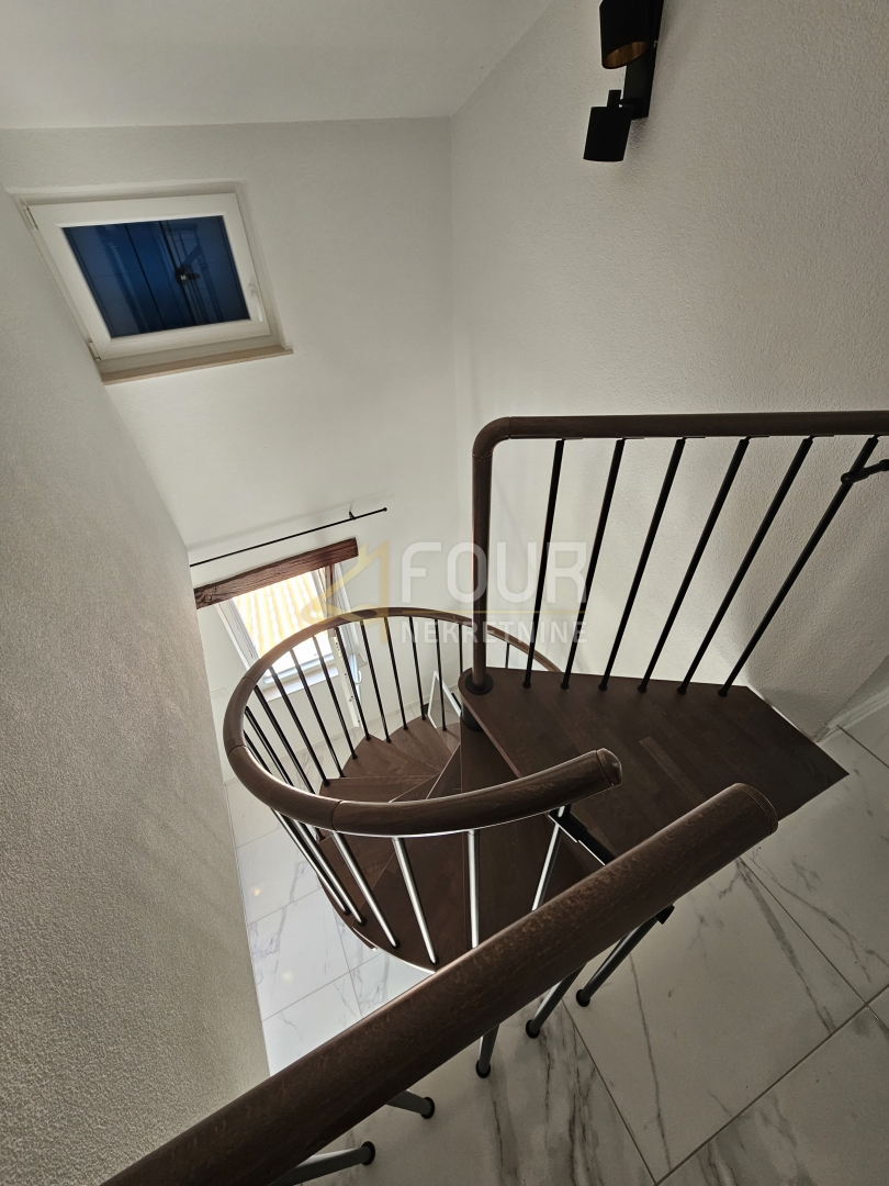 Hiša Mošćenička Draga, 250m2