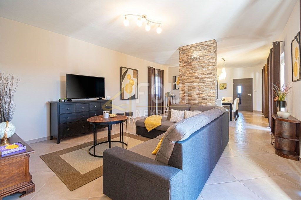 Hiša Tinjan, 230m2