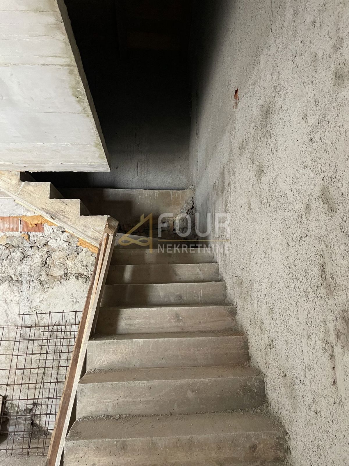 Hiša Buzet, 200m2