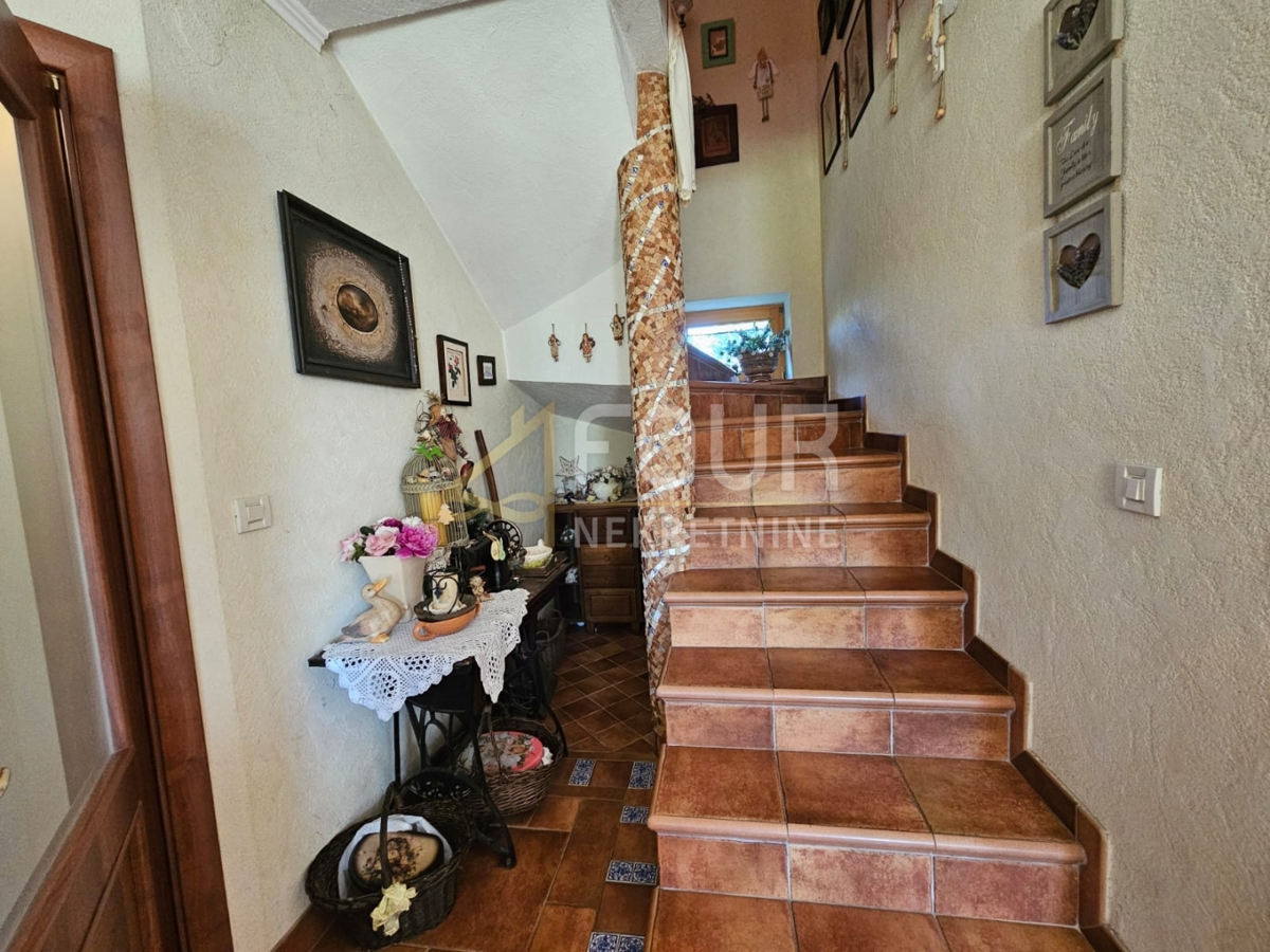Hiša Stari Laz, Ravna Gora, 260m2