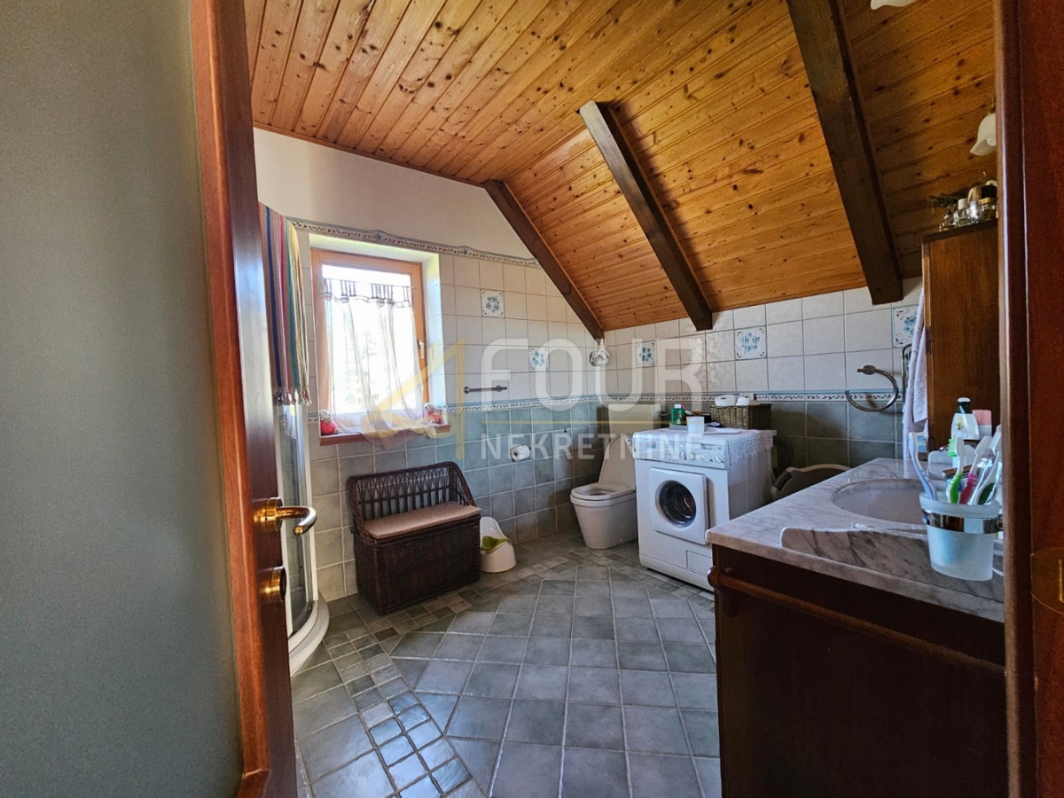 Hiša Stari Laz, Ravna Gora, 260m2