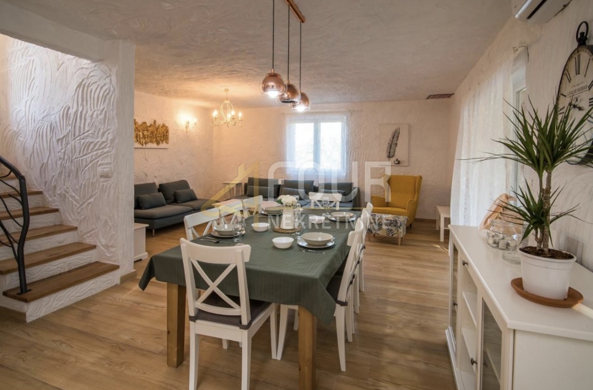 Hiša Risika, Vrbnik, 200m2