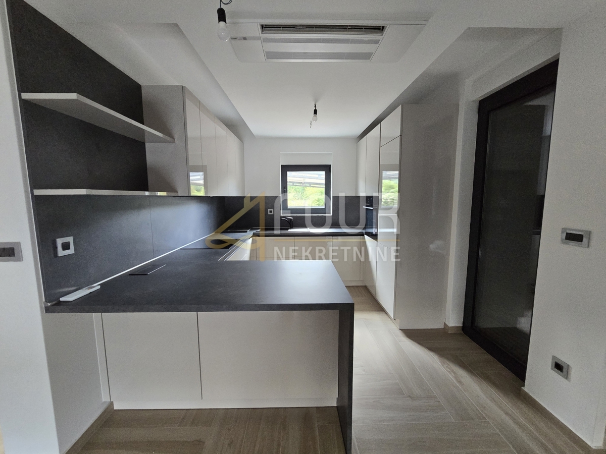 Stanovanje Malinska, Malinska-Dubašnica, 225m2